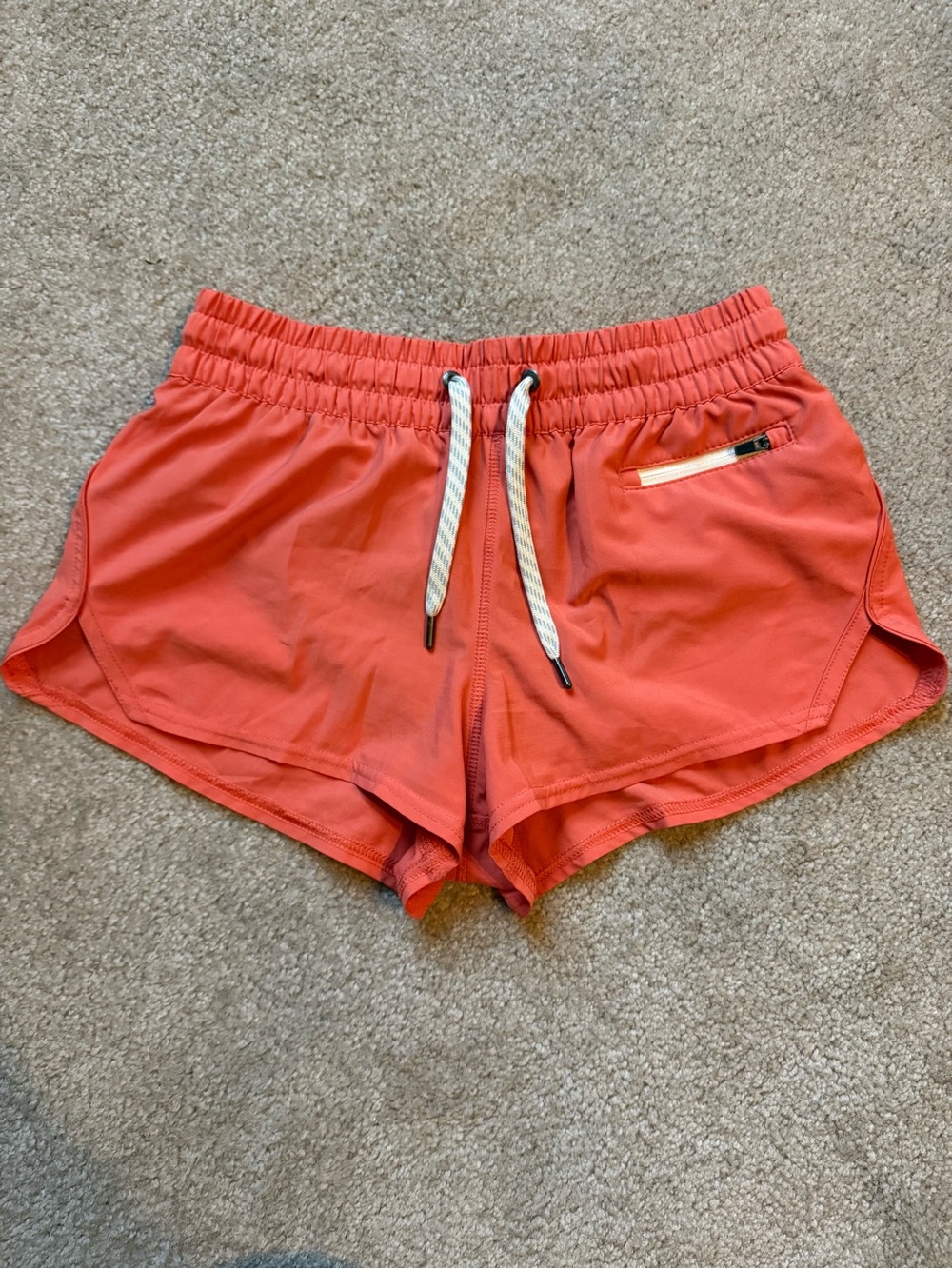 Vuori Clementine 2.0 shorts 2.5” w/liner, grapefruit orange